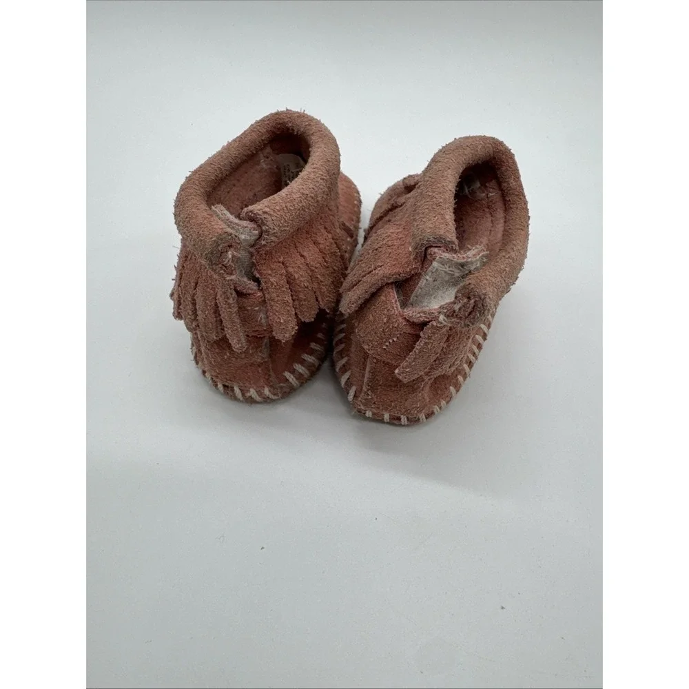 MINNETONKA‎ Size 2 Baby Moccasin Booties Pink Tassel Fringe  Leather